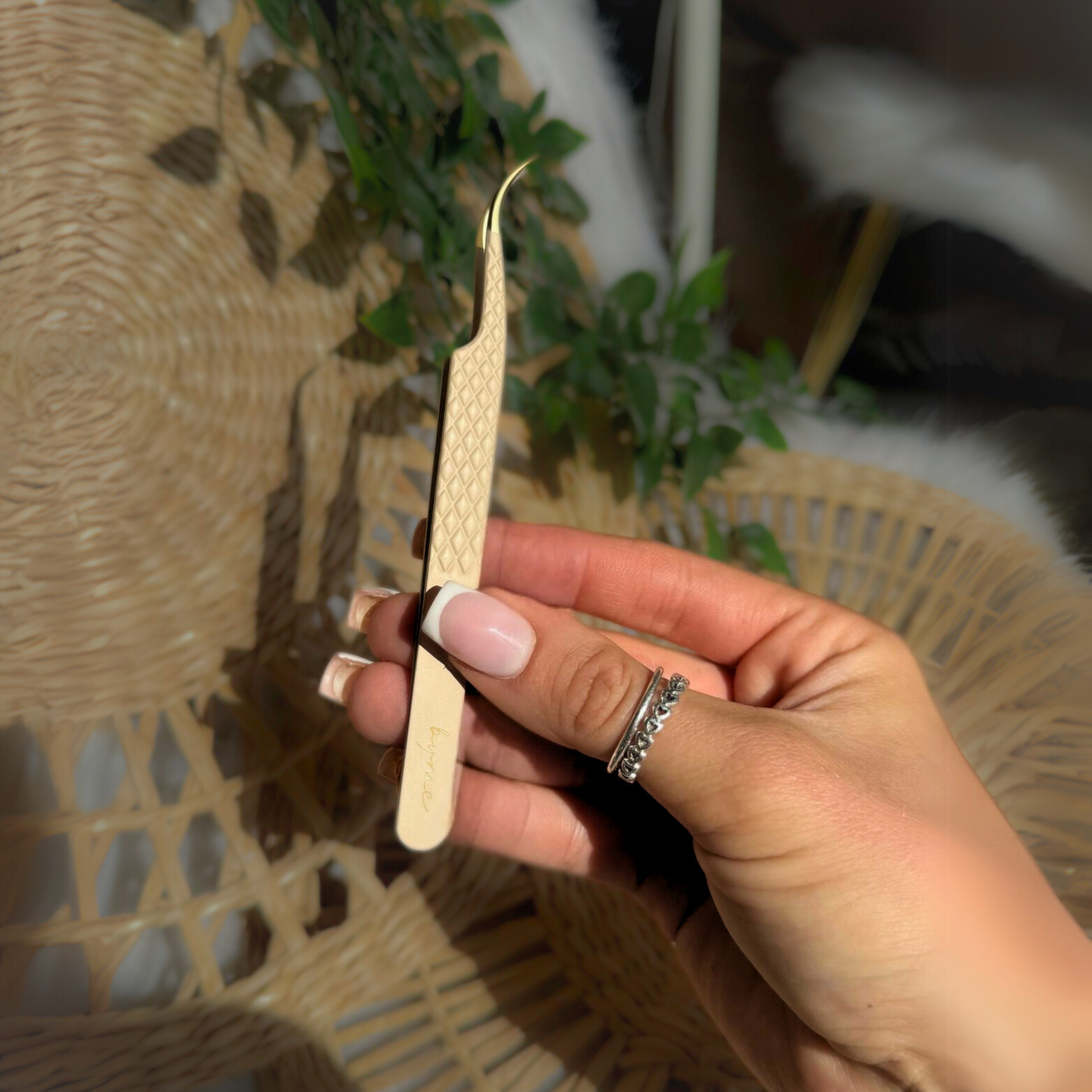 The J-Curve Tweezer – Precision Curve