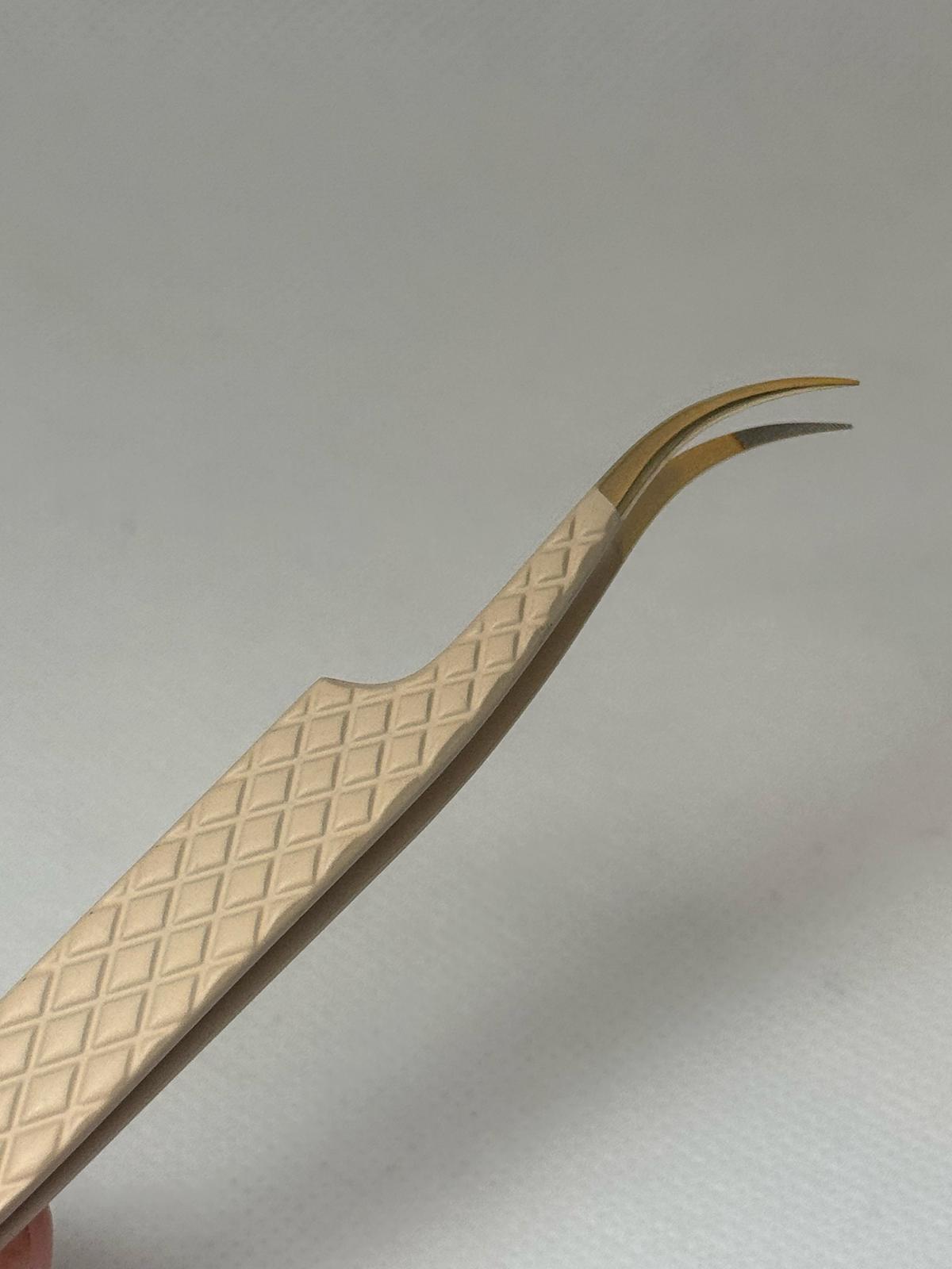 The J-Curve Tweezer – Precision Curve