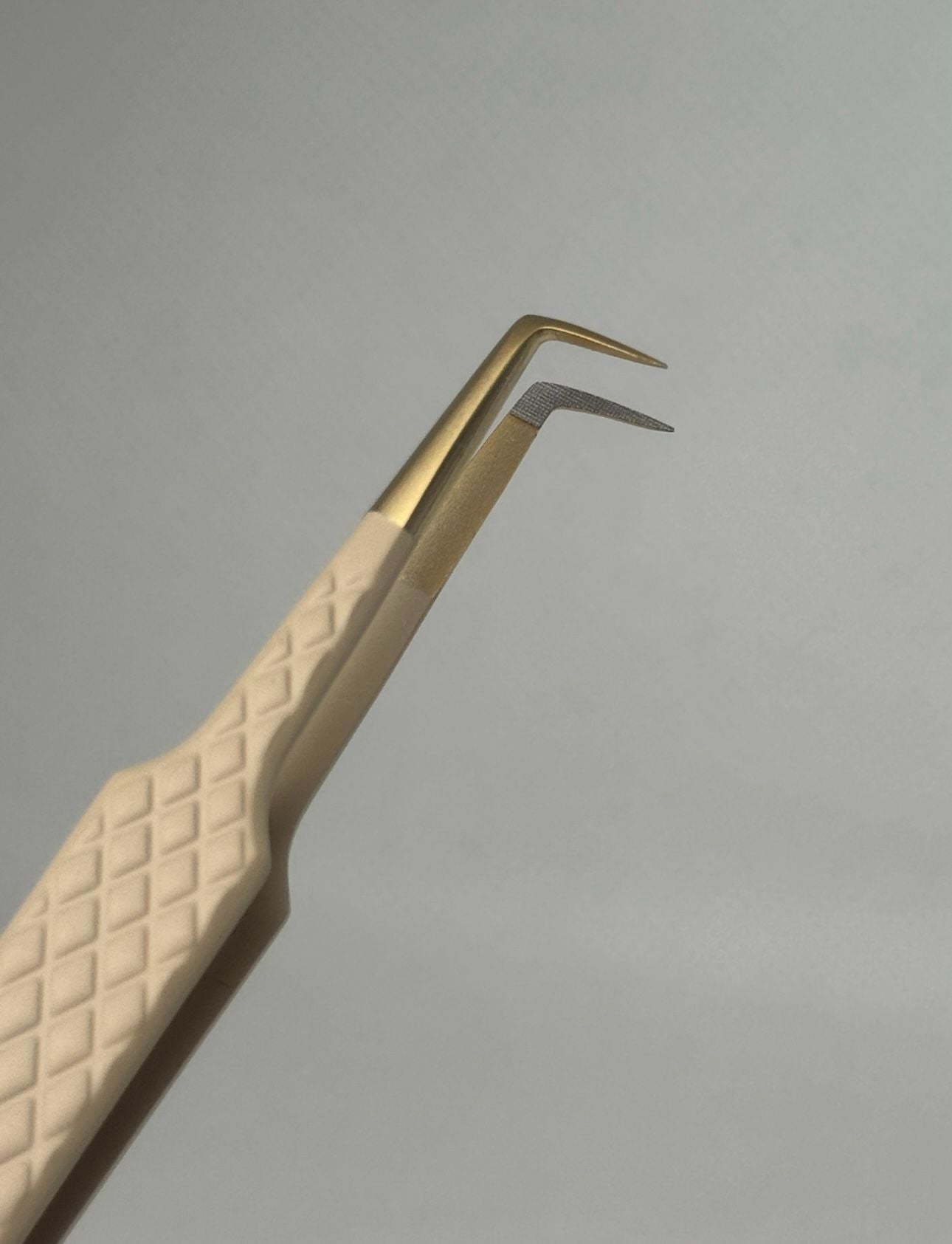The 90-Degree Tweezer – Sharp Control
